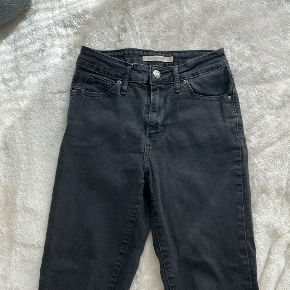 Black Levi’s size 26